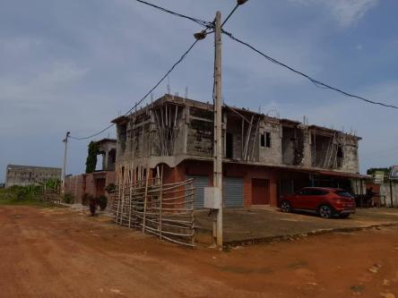 Vente duplex de fondation R+3 à Abidjan - Photo 1