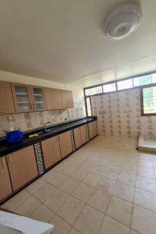Villas à vendre à la Riviera à Abidjan - Photo 1