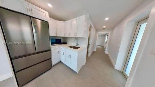 W Th St Unit Side, Hialeah, Condo For Rent in Hialeah - Image 1