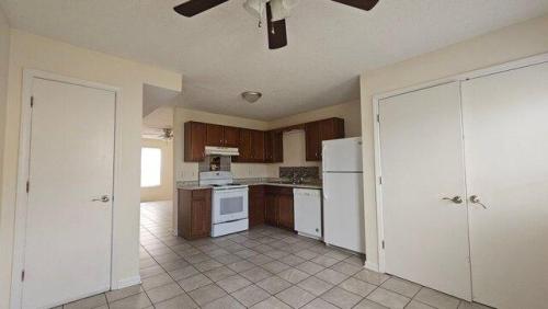 W Wilson Rd Apt,clarksville, Home For Rent in Clarksville - Image 1