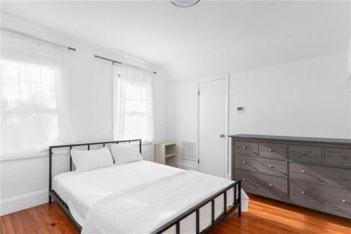 Wayland Ave, Providence, Home For Rent in Providence - Image 1