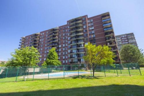 Well maintained 1BR, includes all Available October … in Côte-Saint-Luc - Image 1