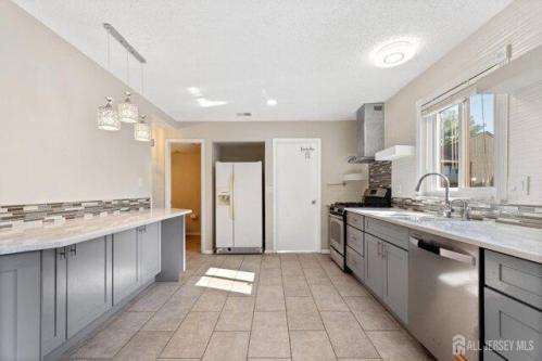 Westgate Dr, Edison, Condo For Rent in Plainfield - Image 1