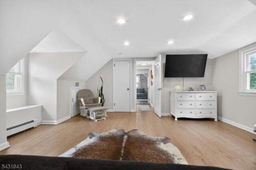 Willow Way, Florham Park, Home For Rent in Plainfield - Image 1