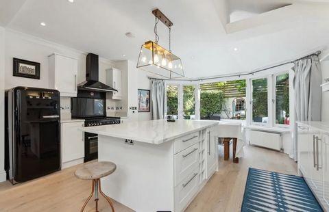 With Style and Space in Fulham - Image 1