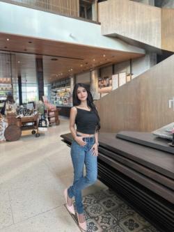 Women looking for man in Batam - Image 2