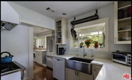 Woodlawn Ave, Venice, Home For Rent in Pomona - Image 1