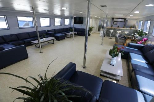 YACHT FOR SALE – CATAMARAN (Excellent Condition) in Abu Dhabi - Image 4
