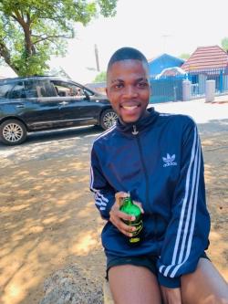 gay in 20s looking for a DADDY in Vanderbijlpark - Image 1