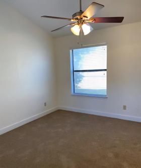 updated spacious 2 bed duplex split with small patio & yard in Frisco - Image 5