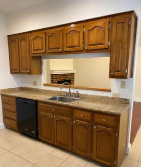 updated spacious 2 bed duplex split with small patio & yard in Frisco - Image 4