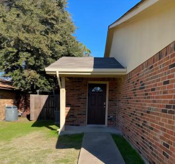 updated spacious 2 bed duplex split with small patio & yard in Frisco - Image 16